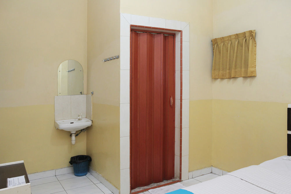Hotel Nida Selat Panjang 11 Kota 2*